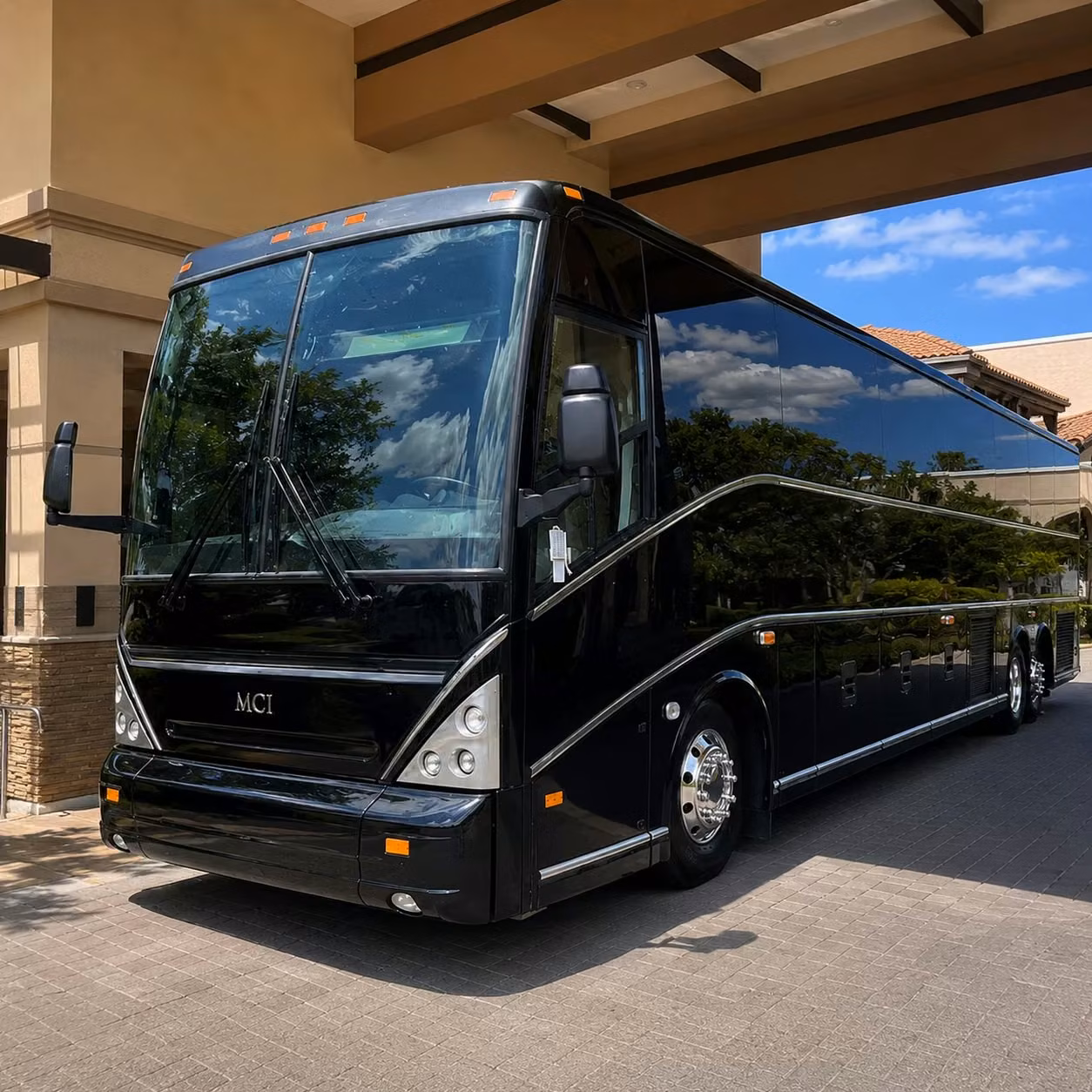 airport shuttle services for lakeland corporate travelers