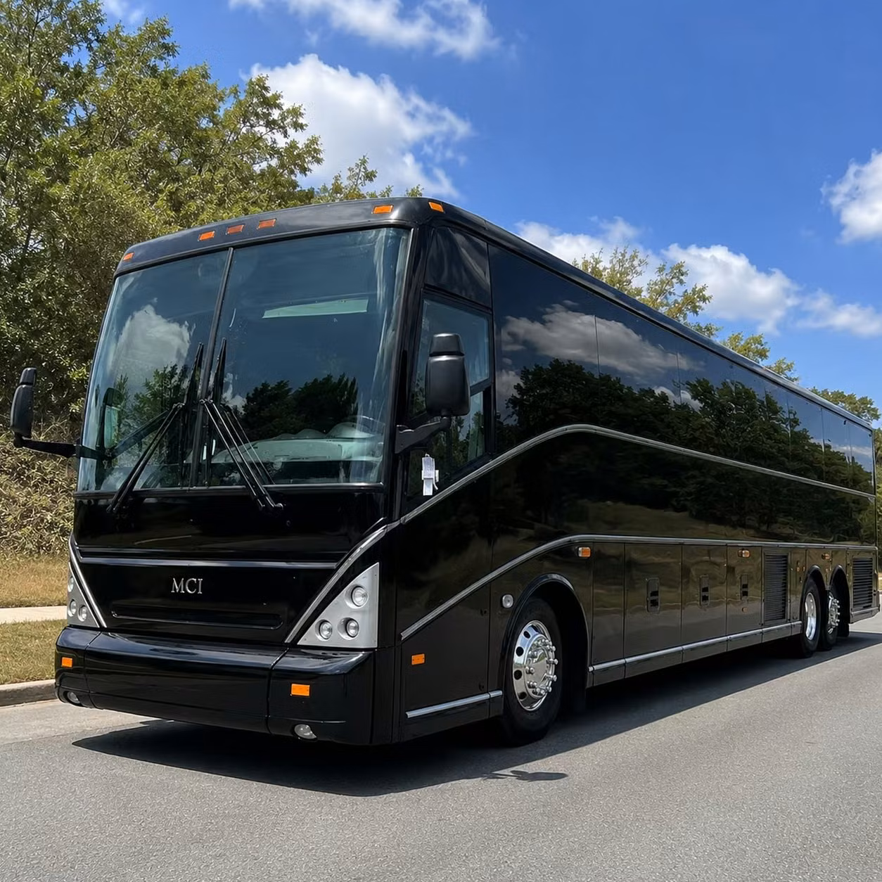 lakeland employee shuttle services for daily commuters and remote worksites